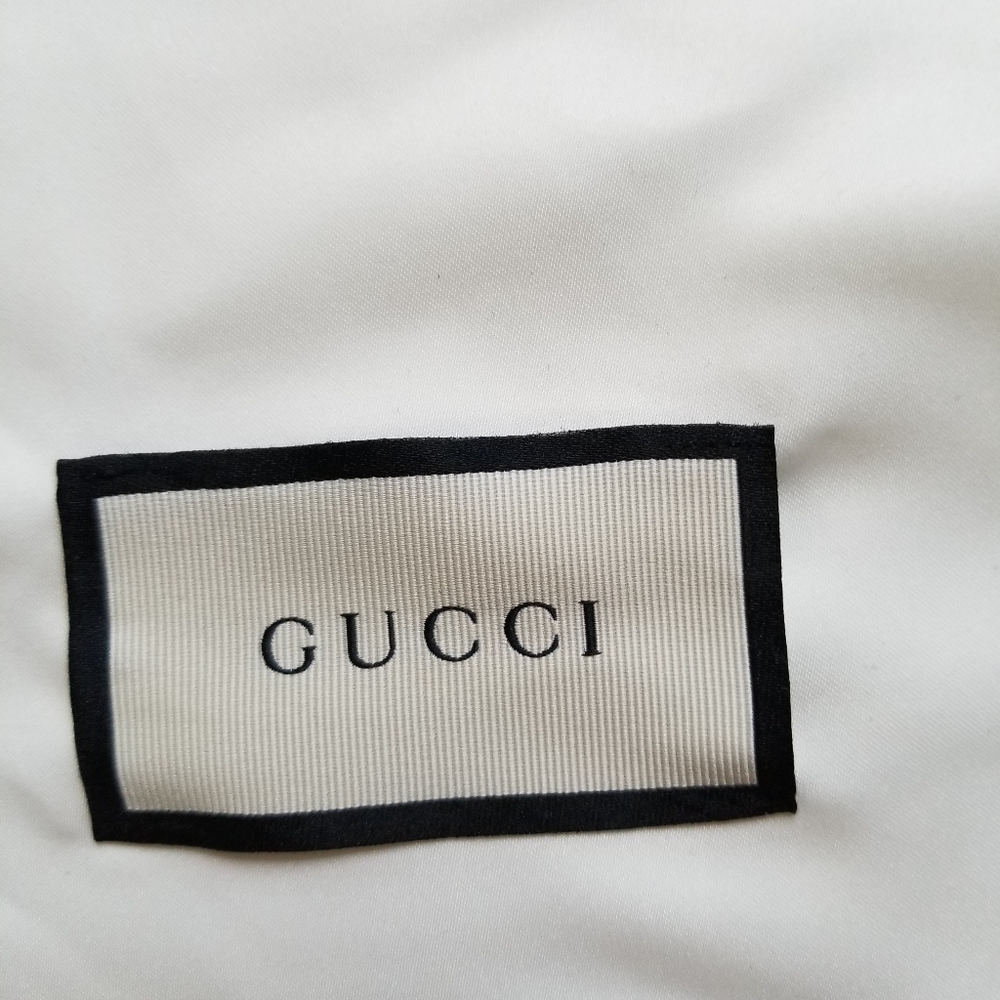 Authentic GUCCI A pair of Shoe Dust